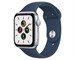 Apple Watch SE Aluminum Case Silver 44mm with Abyss Blue Sport Band. Изображение 1.