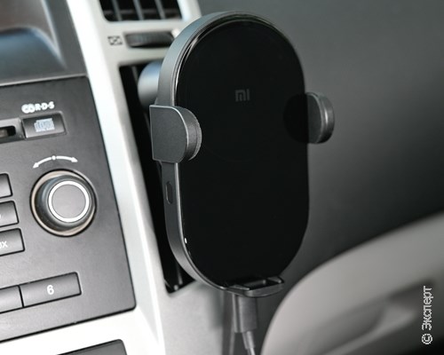 Держатель автомобильный с функцией беспроводной ЗУ Xiaomi Mi 20W Wireless Car Charger на решетку вентиляции/приборную панель/стекло. Изображение 3.